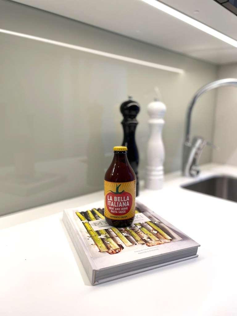 Biz Apartment Bromma Stockholm Létesítmények fotó A bottle of tomato sauce