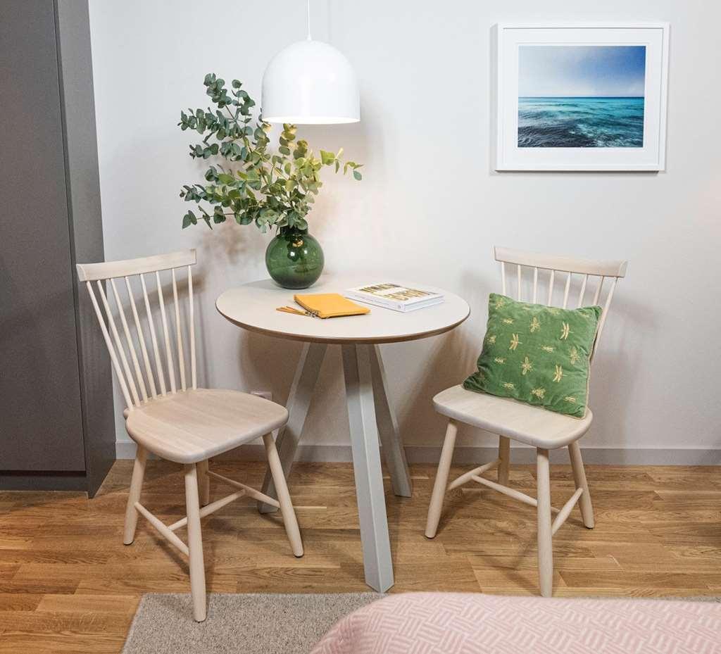 Biz Apartment Bromma Stockholm Létesítmények fotó A small table with two chairs